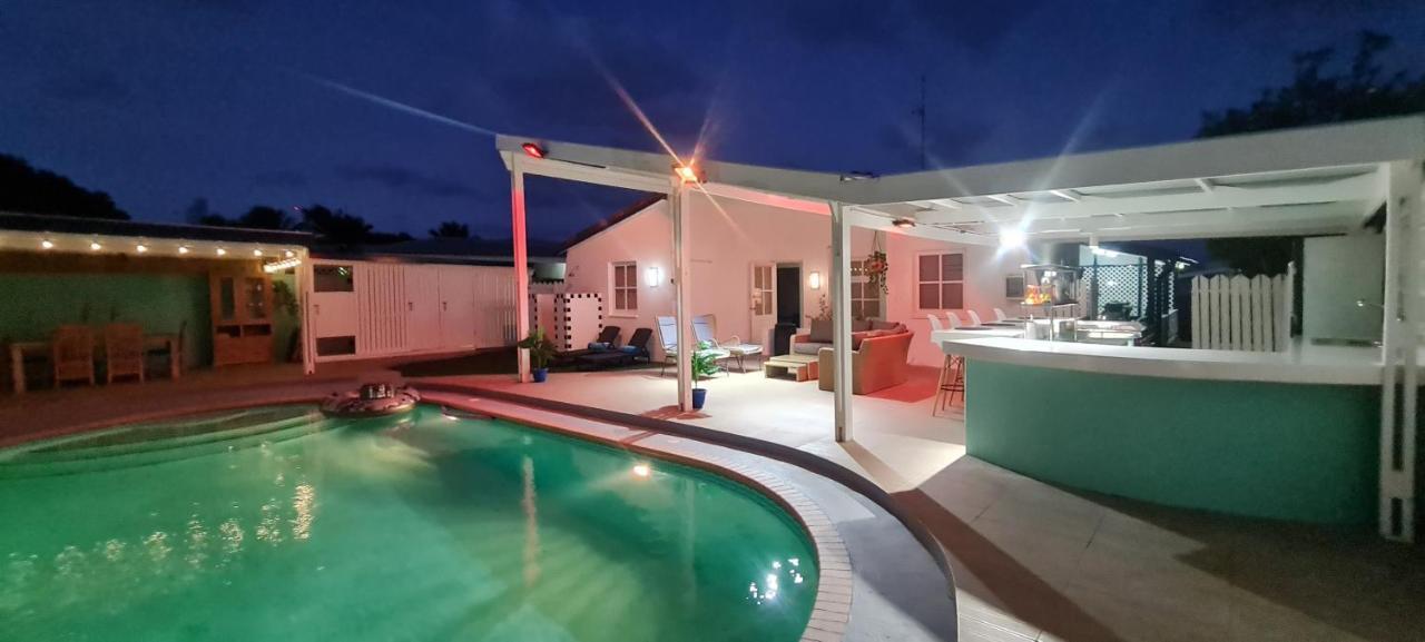Family Villa With Big Pool And Absolute Privacy 威廉斯塔德 外观 照片