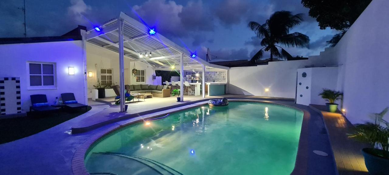 Family Villa With Big Pool And Absolute Privacy 威廉斯塔德 外观 照片
